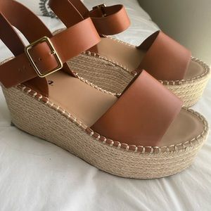 Brand New . Never worn.  Size 8